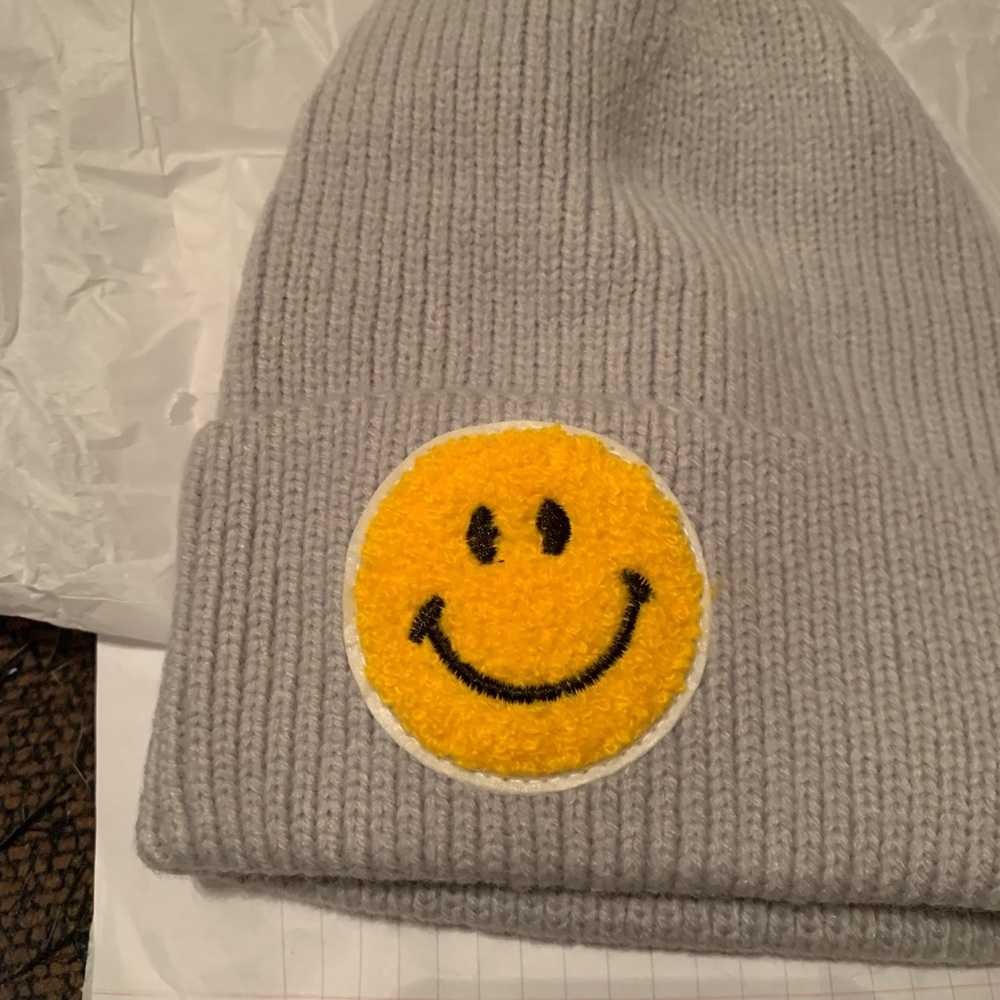 CUTE HAT Beanie Smile Face Embroidery smiley knitted Gray Beanie Cap Rol…